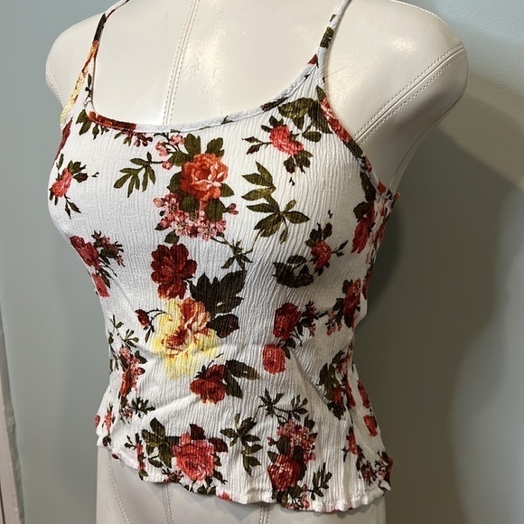 Floral Crop Top - Picture 2 of 8